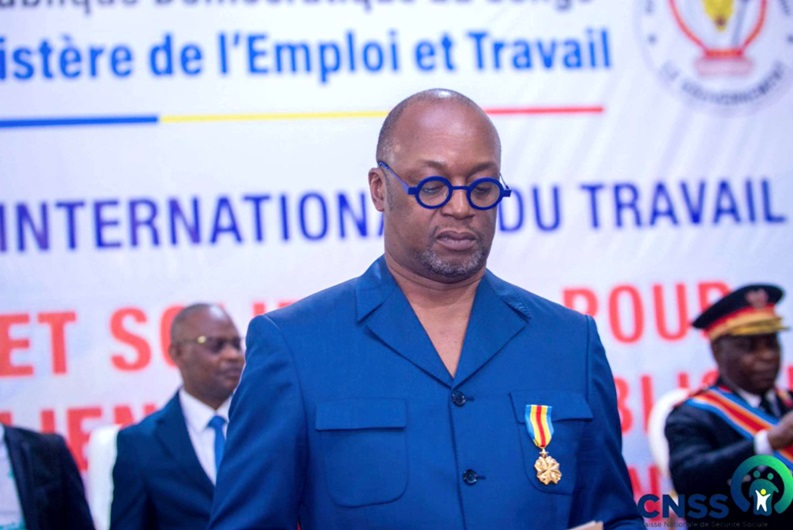 CNSS : Le DG Charles Mudiay Kazadi décoré de la médaille d’or du mérite civique